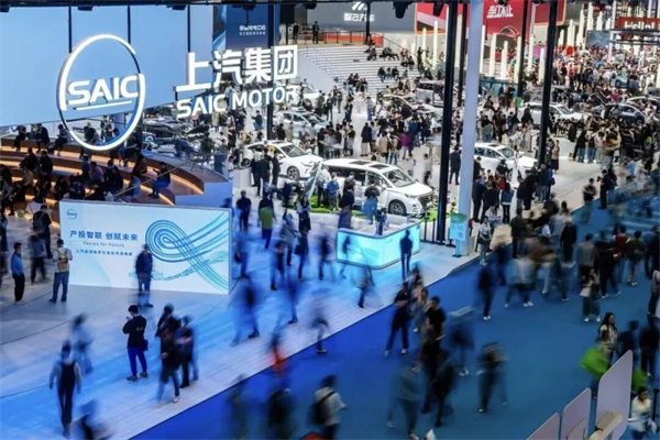 上汽的“亿”往无前与半程加冕